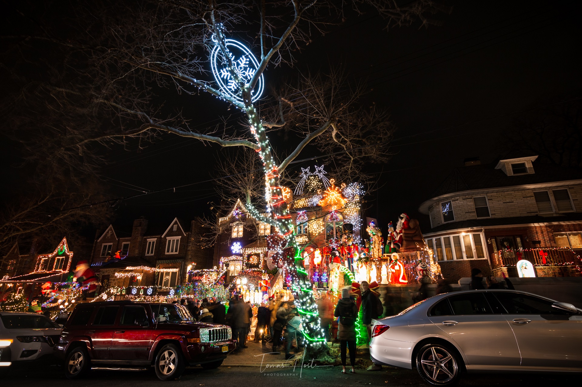 What amazing things can be explored in Dyker Heights Christmas Lights?
